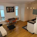 Renovated Terraced Apartment In Montmartre