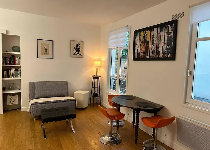 Renovated Terraced Apartment In Montmartre