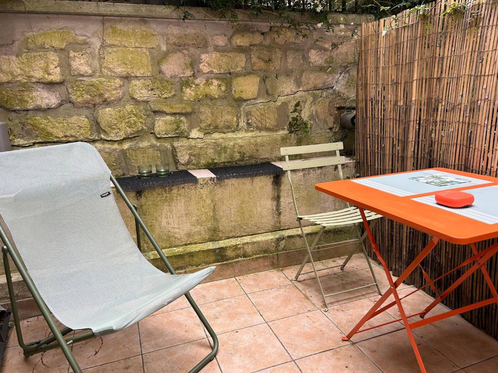 Appartement Renovated Terraced In Montmartre