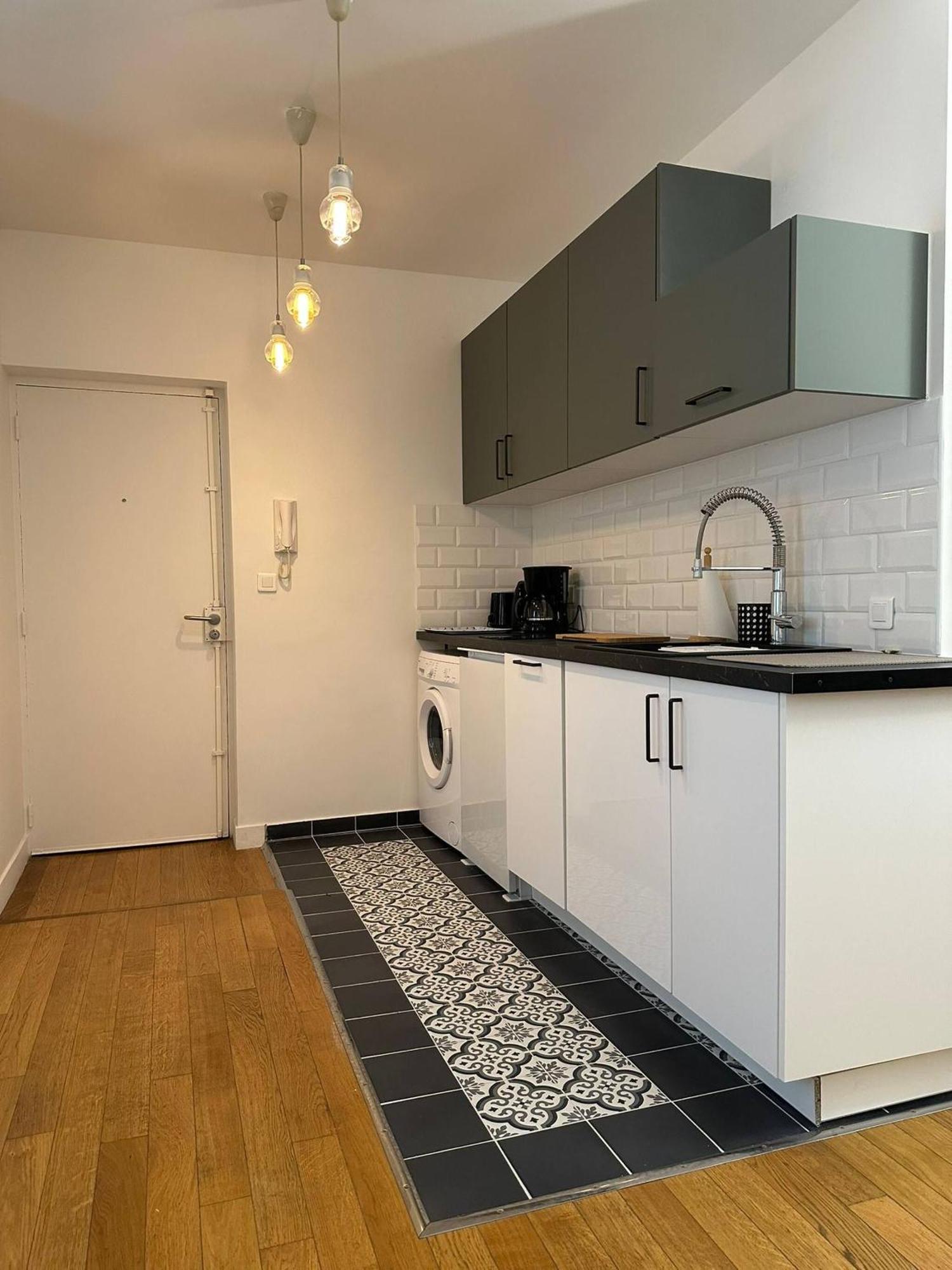 Appartement Renovated Terraced In Montmartre *