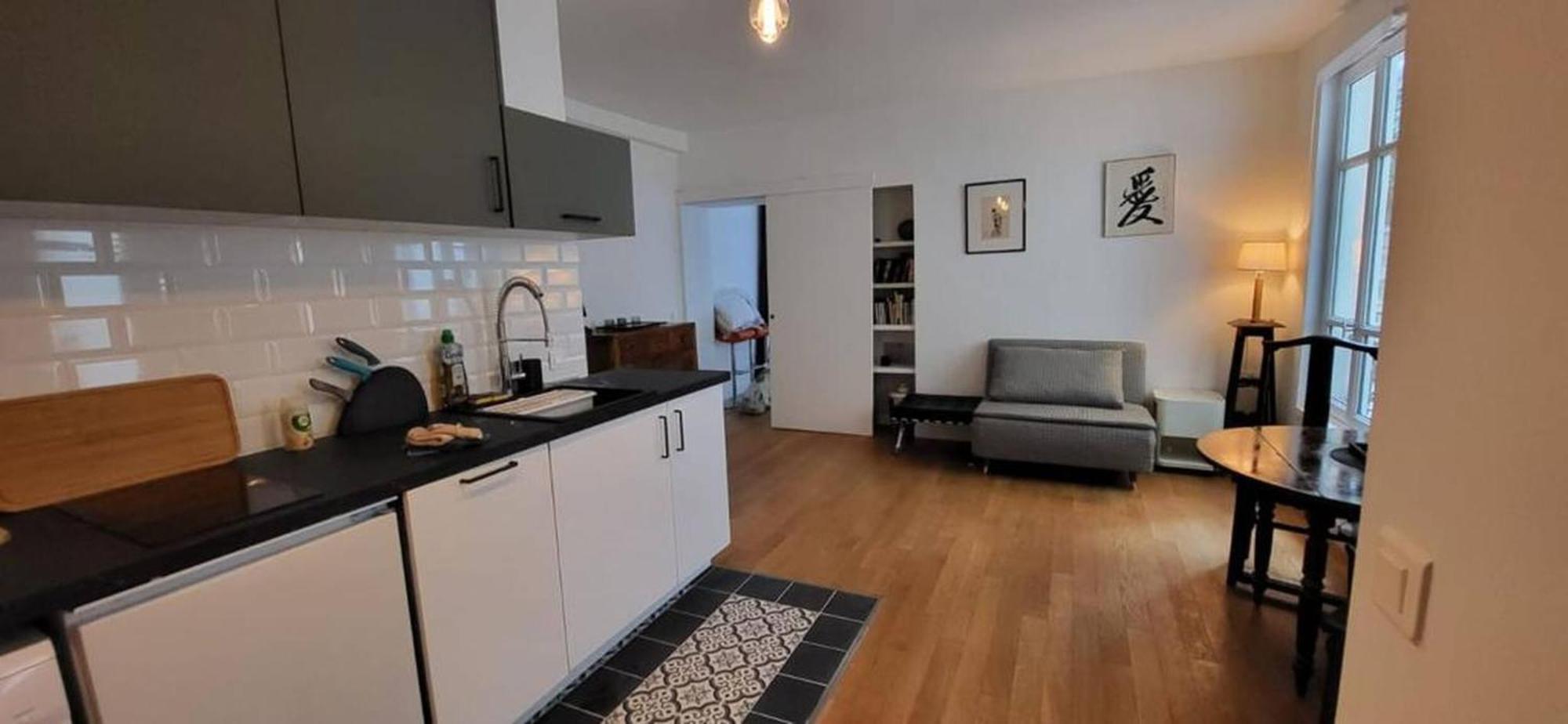 Renovated Terraced In Montmartre Parijs