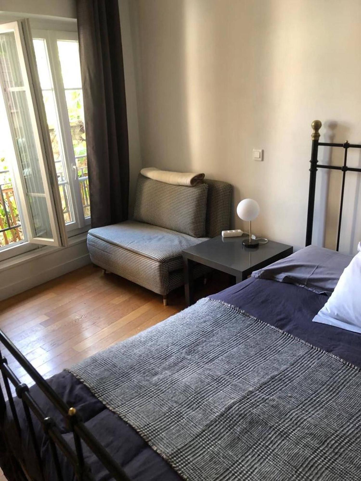 Appartement Renovated Terraced In Montmartre