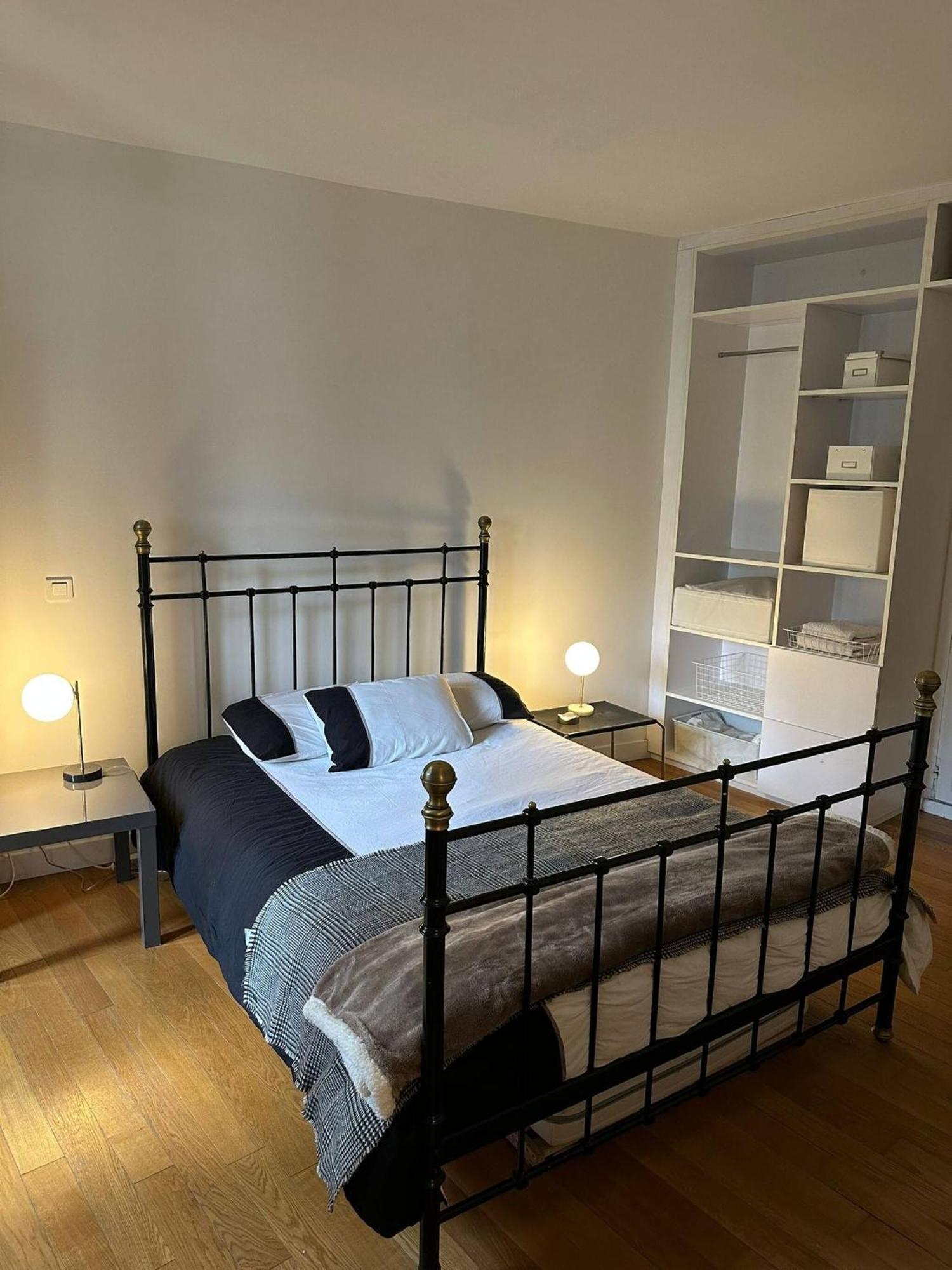 Appartement Renovated Terraced In Montmartre Parijs