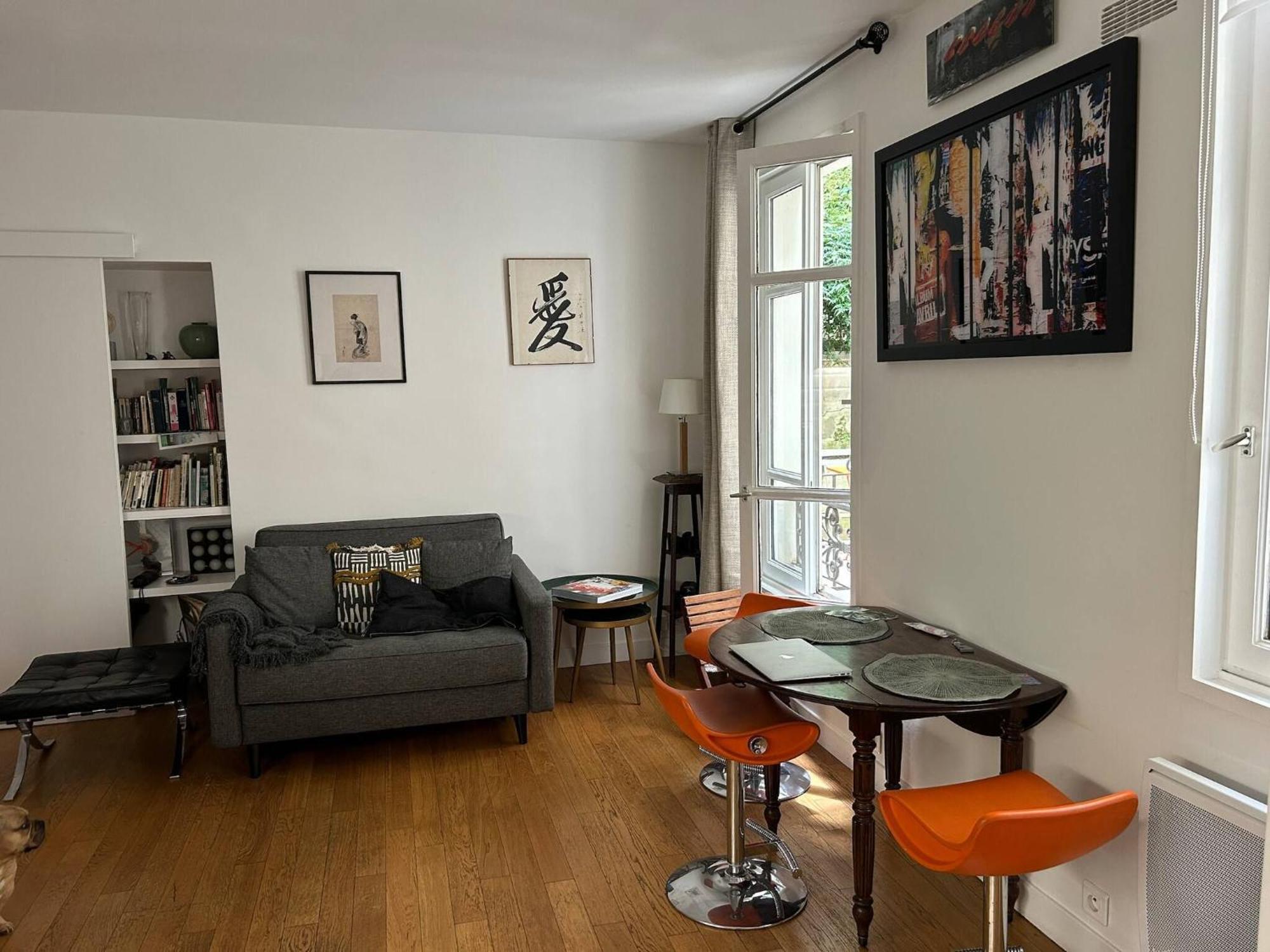 Renovated Terraced In Montmartre *
